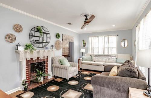 Sunny Midtown Cottage- Midtown Mobile - Photo 10