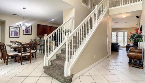 Fantastic 7 Bed 6 Bath in Prestigious Gated Comm. - Foto 3