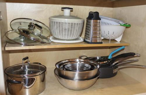 Cheerful 5-bedroom w/Screened Patio, Sleeps 10 in the heart of Fremont! - Foto 34