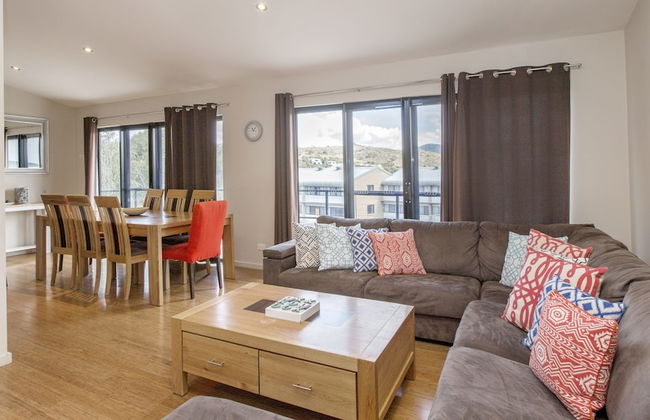 Khione 1 - Modern & spacious with views towards Lake Jindabyne & the mountains beyond - Foto 11