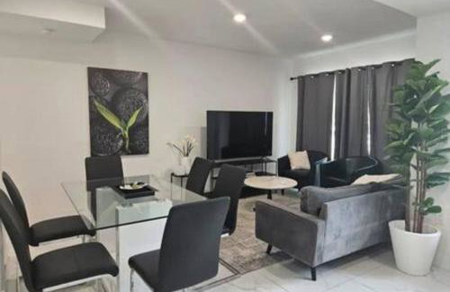 25893 Sw 144 CT · 3 Bed 2.5 Bath Townhome Rooftop 1 Parking Spot - Foto 4