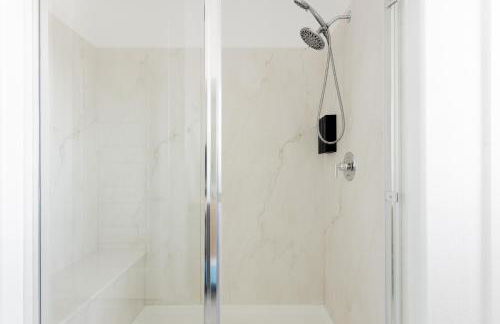 Modern Desert Home-Great for families & groups, near golf, hiking, and city fun, Private in-law suite with own entrance also available separately - Foto 11