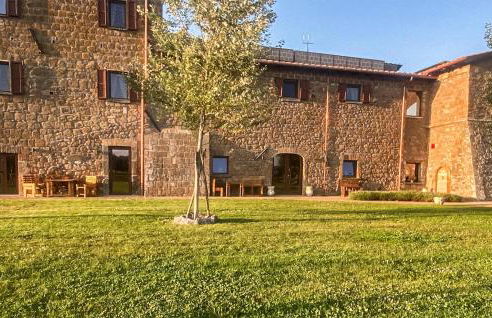 Stunning Apartment In Lubriano With Sauna - Photo 9