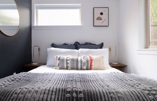 Stylish Urban Loft wFloating Stairs&Fireplace - Foto 11