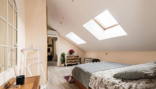 Ático con terraza, parking y chimenea junto a Universidad - Foto 3