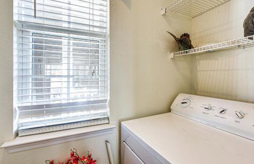 Sunset Beach Condo with Balcony, 5 Mi to the Ocean! - Foto 9