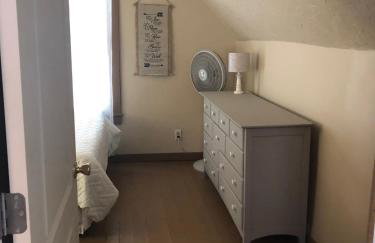 Downtown 2 Bedroom Cottage, Sleeps 6, Walking Distance to Honeywell, Downtown Restaurants, Shopping - Foto 29