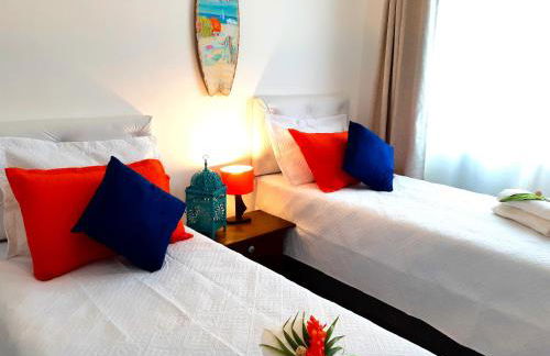 Espetacular Casa 3 SUÍTES cozinha varanda vista a passos da praia - Foto 4