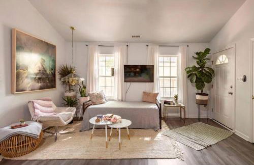 RARE Downtown Matthews walk 2 shops restauraunts hike CLT 2 Bedroom not 3br - Foto 48