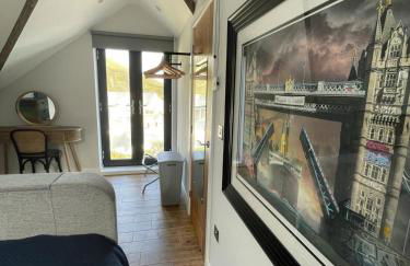 THE ANNEXE AT UPPER BEACH HOUSE - Photo 34