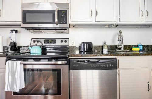 HISTORIC DOWNTOWN KING BED COTTAGE- PARKING and PATIO - Foto 19