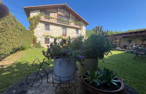 Apaizetxea, caserío en entorno rural entre Bilbao y Vitoria-Gasteiz - Foto 1