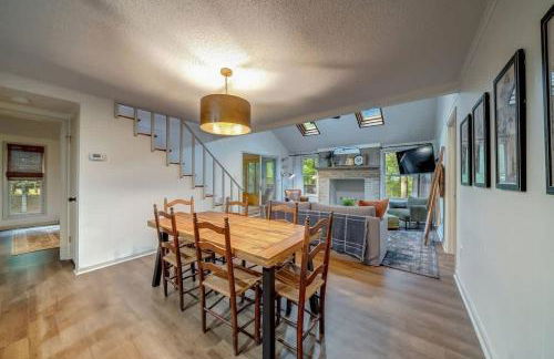 Secluded Retreat w Hot Tub, FirePit & Pool Access - Foto 16