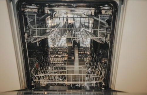 JOBOSTAYS - LINDEN Family Apartment Oldenburg - sehr geräumig 110m2 - Terrasse mit Gartenblick - voll ausgestattete Küche - 2 Bäder - Babybett - 10 Min zu Fuß zum Bahnhof - kostenloses WLAN - Parkplatz - kontaktfreier Check-In - Photo 44