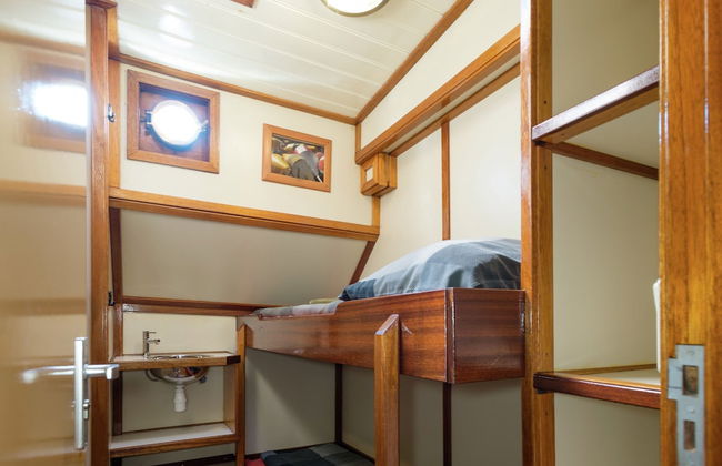 Boat in Leiden Near City Center & Museums - Foto 13