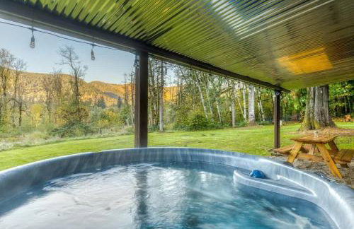 Iron Mountain - Spacious Secluded Lodge with Hot Tub & Game Room - Photo 69