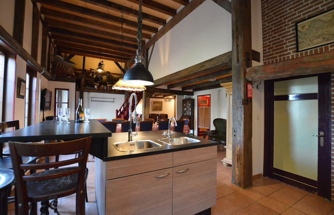 House Situated Peacefully on a Vast Green - Foto 9