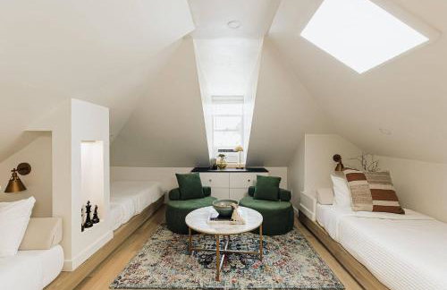 Luxe Victorian Retreat • Walk to Downtown - Foto 62