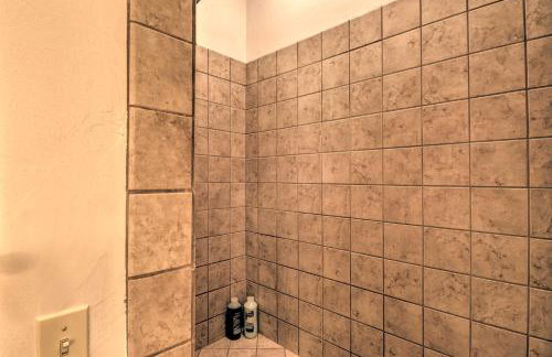 Flathead Lake Getaway with Balcony, Fireplace! - Foto 17