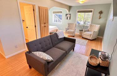 Medford Home And 2 Condos With Pool - Photo 5