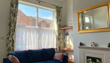 Comfortable 2 bedroom home from home with parking - Foto 5