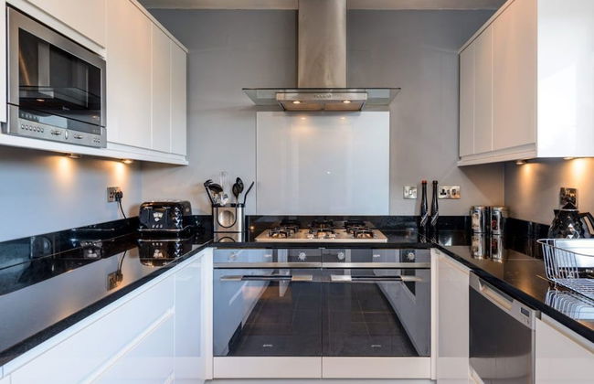 The Beeches - Photo 5