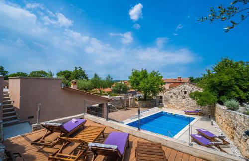 LUXURY VILLA ON SPACIOUS PRIVATE PROPERTY - Photo 48