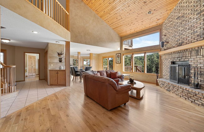 Peaceful Pines 5 BR Home with Jacuzzi - Foto 19