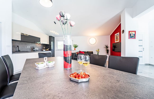 Modern Villa With Pool and Terrace - Foto 7