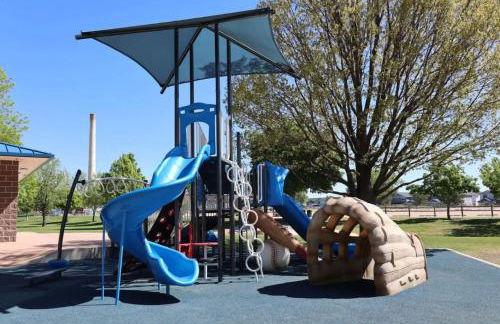 Chimney Park Retreat King Suite and Fenced Yard - Foto 25