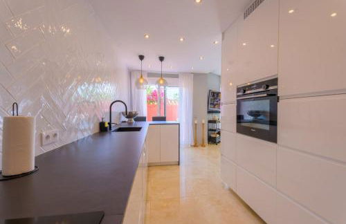 Beautiful Frontline beach Townhouse - Photo 24