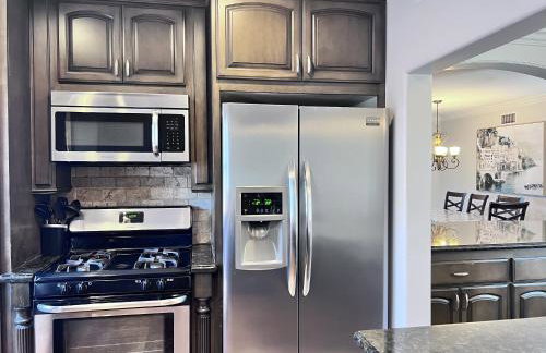 Gorgeous Pool Home 1/2 Mile Walk to Disney - Foto 16