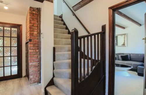 Idyllic Home in Picturesque Village of Wraysbury - Pass the Keys - Foto 32