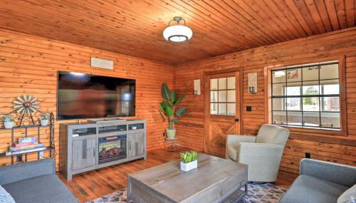 Secluded Cabin with Hot Tub, Game Room and Views! - Foto 2