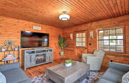Secluded Cabin with Hot Tub, Game Room and Views! - Foto 2