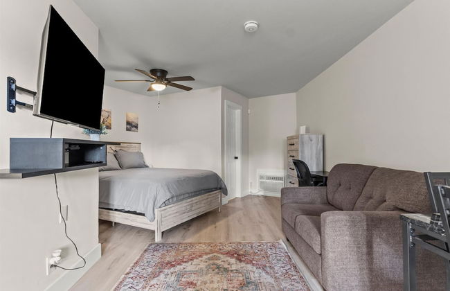 Modern Studio Apartment in Huntsville - Photo 3