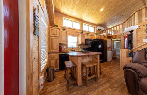 Lakefront Cottage with Hot Tub & Sunset Views - Foto 35