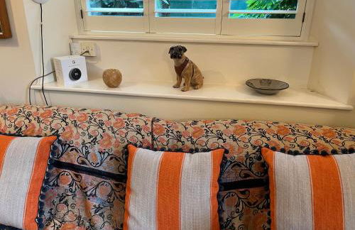 Charming Old Schoolroom - Photo 15