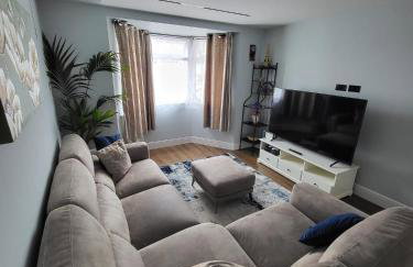 Luxury 3 Bed London Home - 3 stops away from Tottenham Stadium - Perfect for Holidays - Photo 17