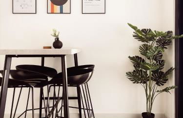 Modern 1-Bedroom Apartment near Kew Gardens with Free Parking & Workspace - Foto 6