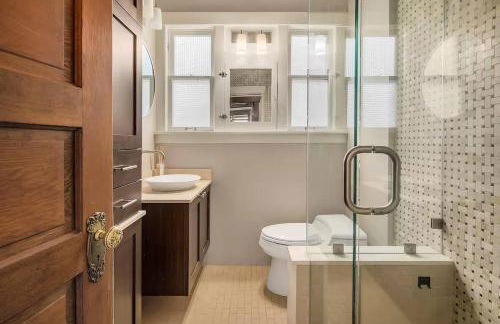 Refined Seattle Craftsman - Perfect Family Retreat near Parks, Zoo & UW - Foto 18