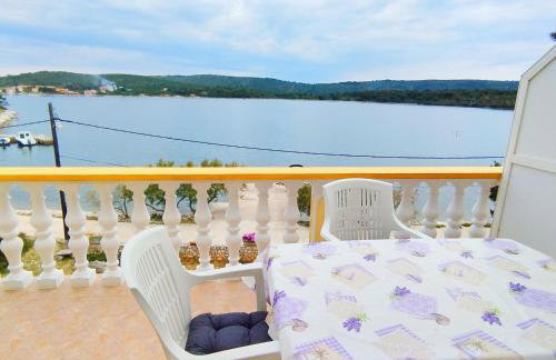 Apartments Grbac Veli Rat-Seaside - Photo 9