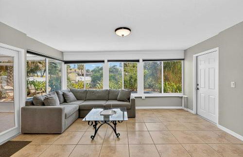 Island home in paradise - Photo 2