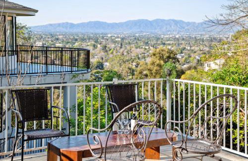Quiet Home with Spectacular Scenic Mountain Views near Universal Studios Hollywood - Photo 1