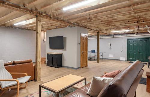 30 Mins to Boone, Fire Pit, Hot Tub, 3 porches, Dogs OK - Photo 23