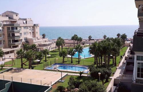 Apartamento primera linea de Playa Climatizado Internet - Foto 2