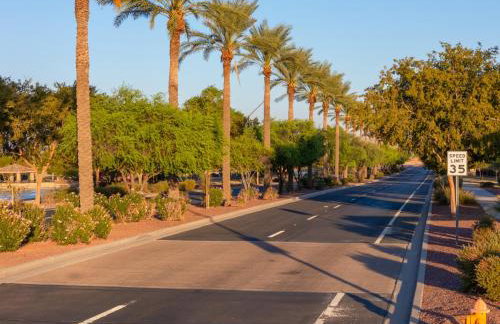 Pet friendly 3br 2ba Private optional heated Pool BBQ grill Golf Clubs close to park - Foto 44