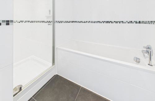 3 beds Luxury Family Home with Self-Check in & Direct Train to London - Foto 14