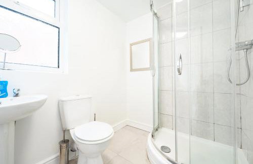 Sheffield Contractors and MONTHLY Stays 3BR 3 Bath house Managed by Chique Properties Ltd - Foto 37