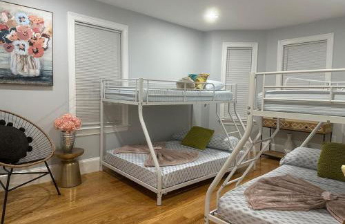 85a Charming Boston Base, 3BR, 2BA Ideal for Families - Foto 12